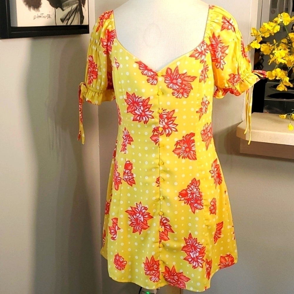 Lose Wander yellow/orange mini dress. Size medium.‎ Puff tie sleeves. Lined. NWT